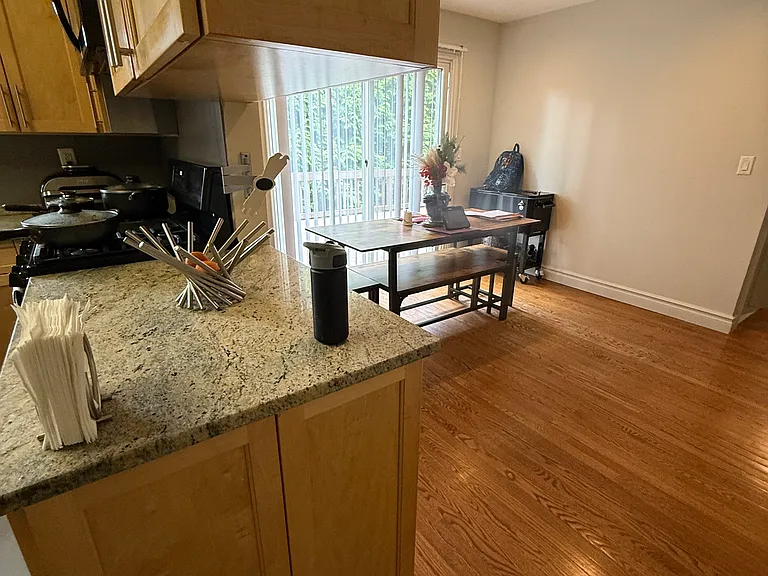 730 Floyd St — Photo 4