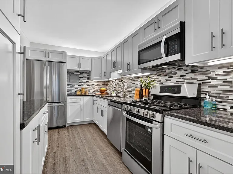 4515 Willard Ave #1112S — Photo 2