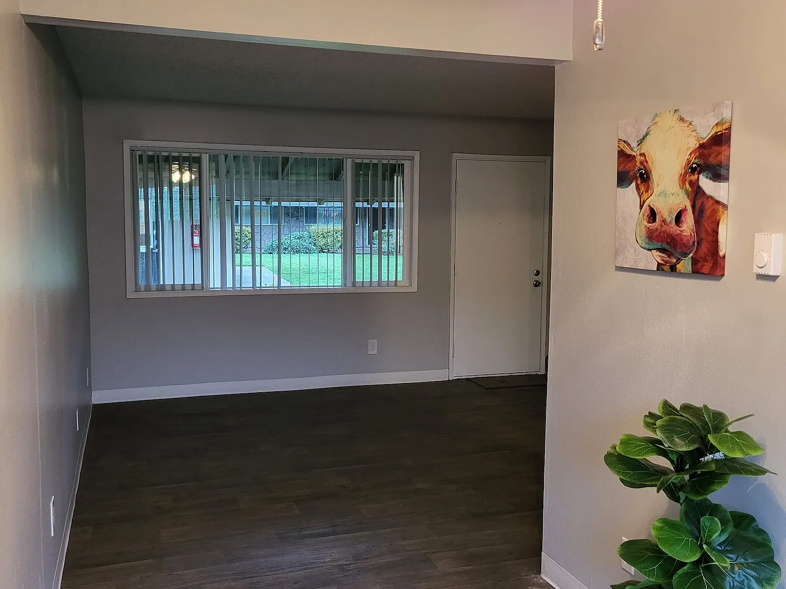 Townhouse Square Apartments — Photo 4