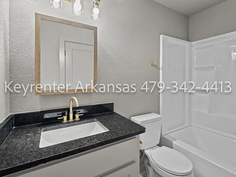 390 S University Ave — Photo 17