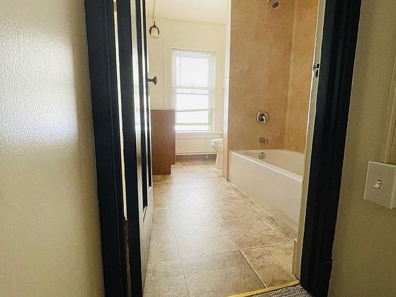 4th image of 419 Queen Anne Ave N APT 207