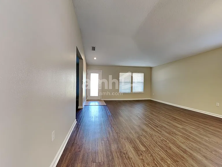2371 Tyson Lake Dr — Photo 8