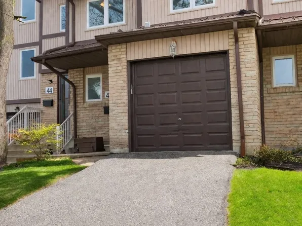 6449 Glen Erin Dr #43, Mississauga, ON L5N 2T2