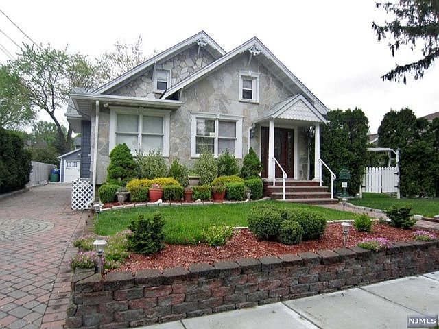 1st image of 118 3rd Ave #2