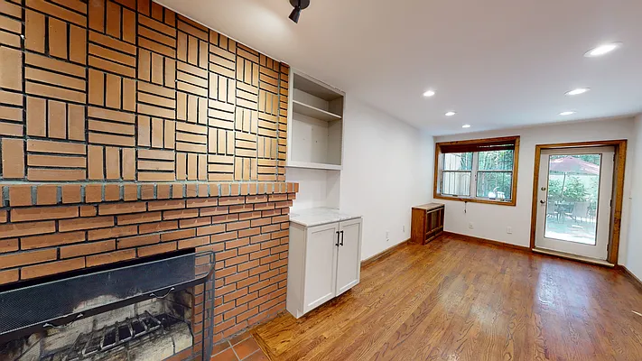 Rented by Bond New York | media 28