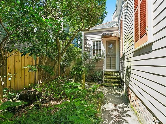 5th image of 830 Foucher St