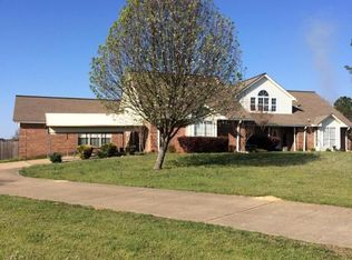 1031 Edgewater Dr, Philadelphia, MS 39350