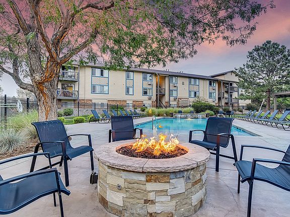 Clearview Apartments 4840-print-048-050-Exterior-3600x2402-300dpi