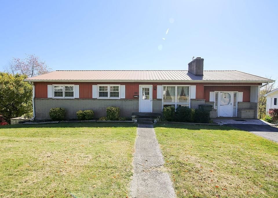 1st image of 304 Lowry Dr