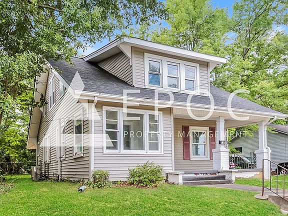 3rd image of 1218 E Washington St