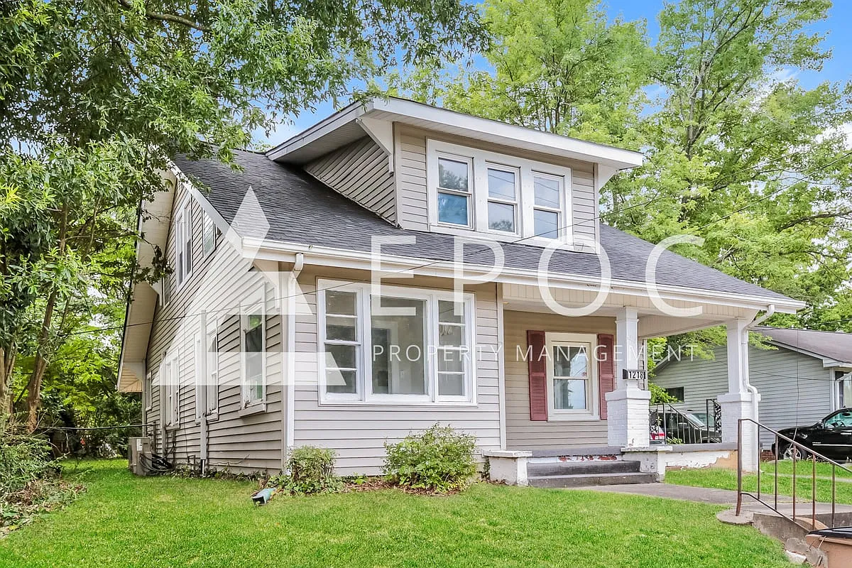 Building Photo - 1218 E Washington St