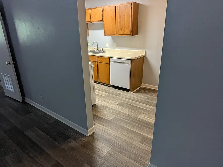 East Lake Apartments — Photo 33
