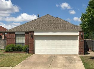 1005 SW 22nd St, Moore, OK 73170