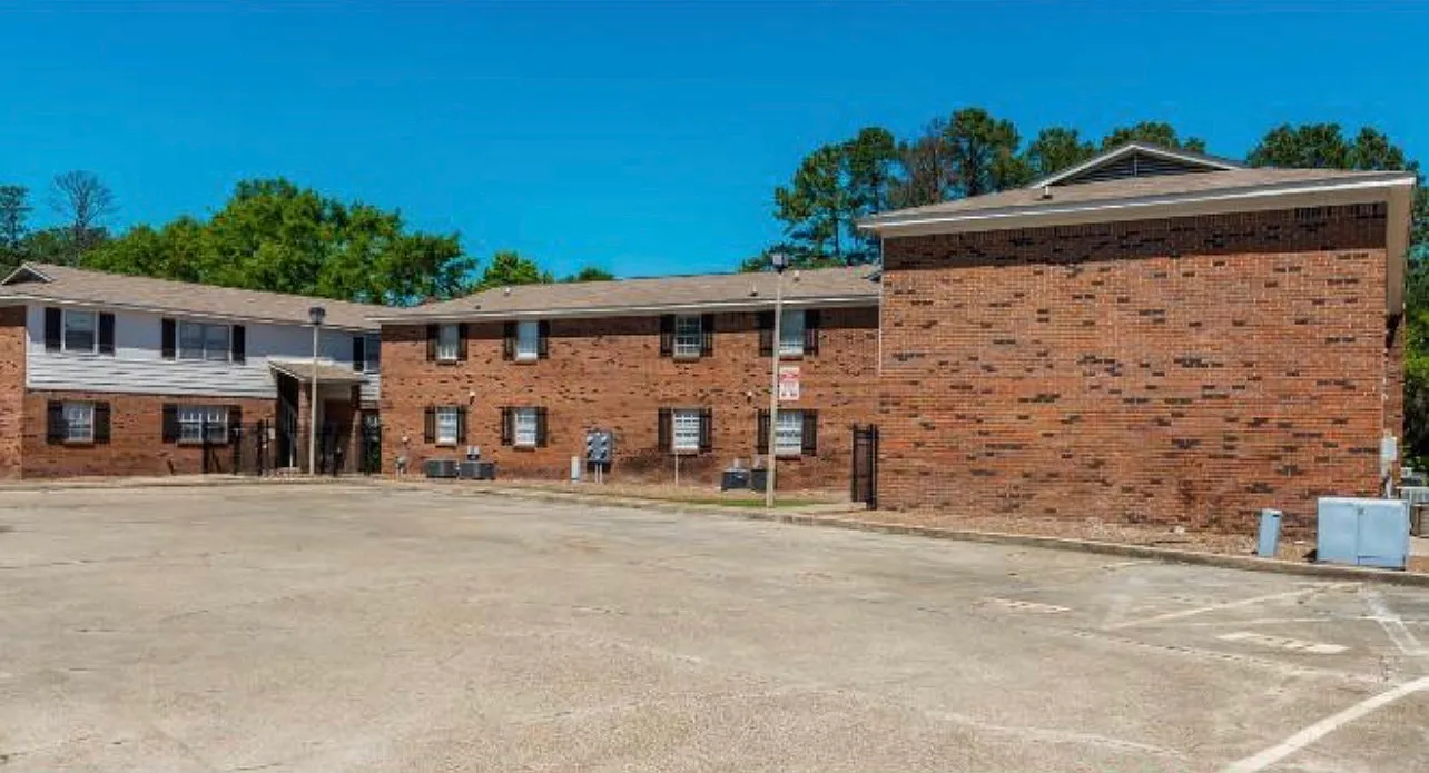 2 bed, $855 — Photo 1