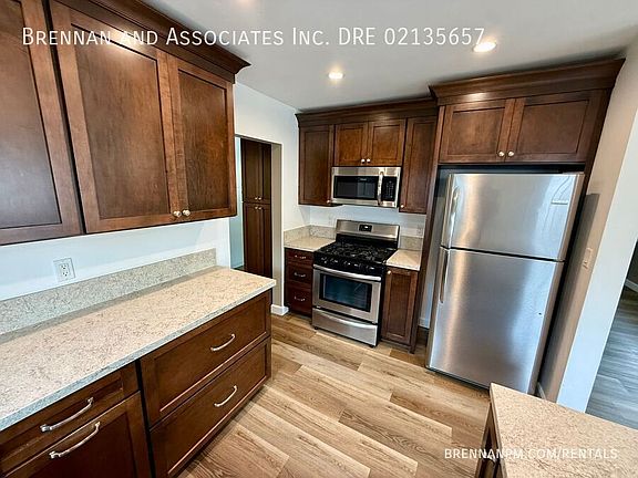 5th image of 1569 Parrot St