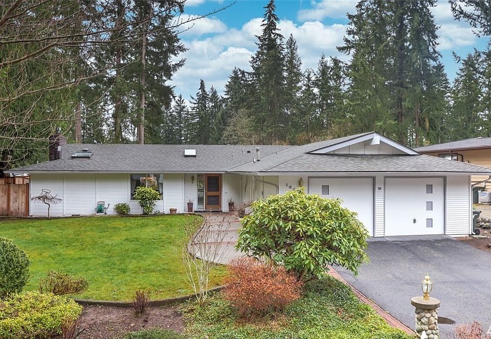 Gorgeous Briarwood Rambler in Issaquah School District.