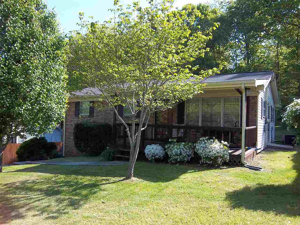 1st image of 909 Gaston St
