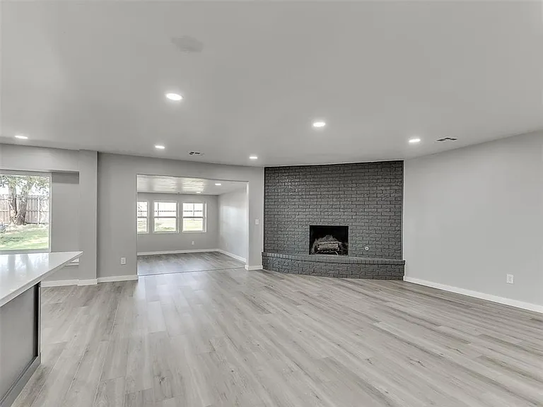 6917 Woodridge Ave — Photo 8