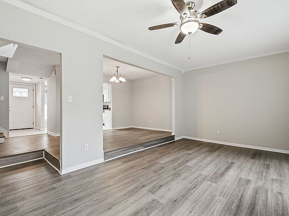 5th image of 5370 Leicester Ct