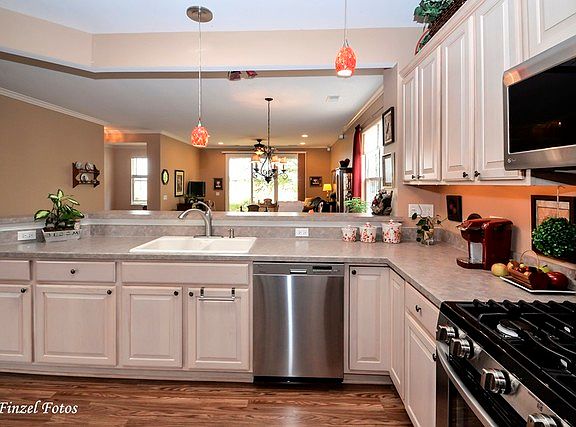 5th image of 11261 Greenway Dr