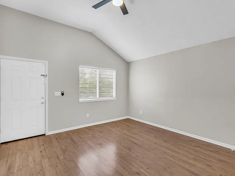 810 N Willie St — Photo 4