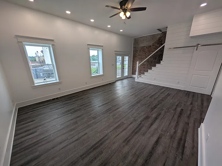 1003 Commercial St — Photo 14