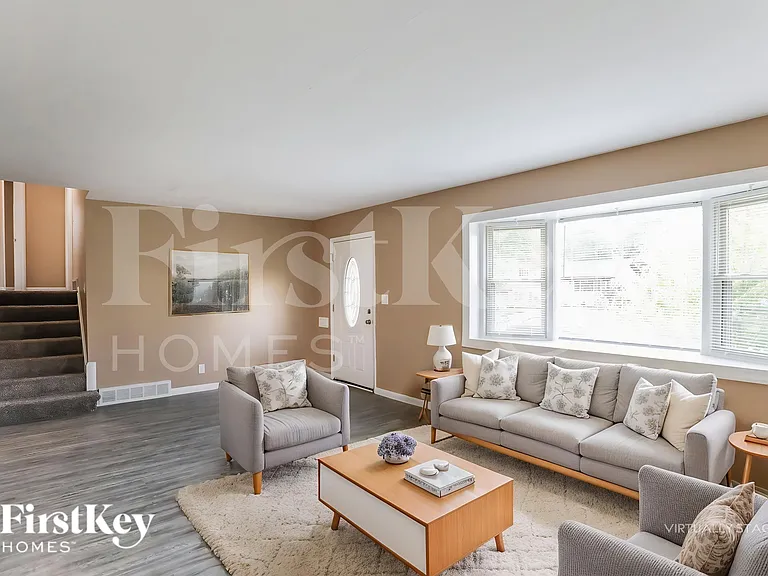 1015 Thunderbird Dr — Photo 5