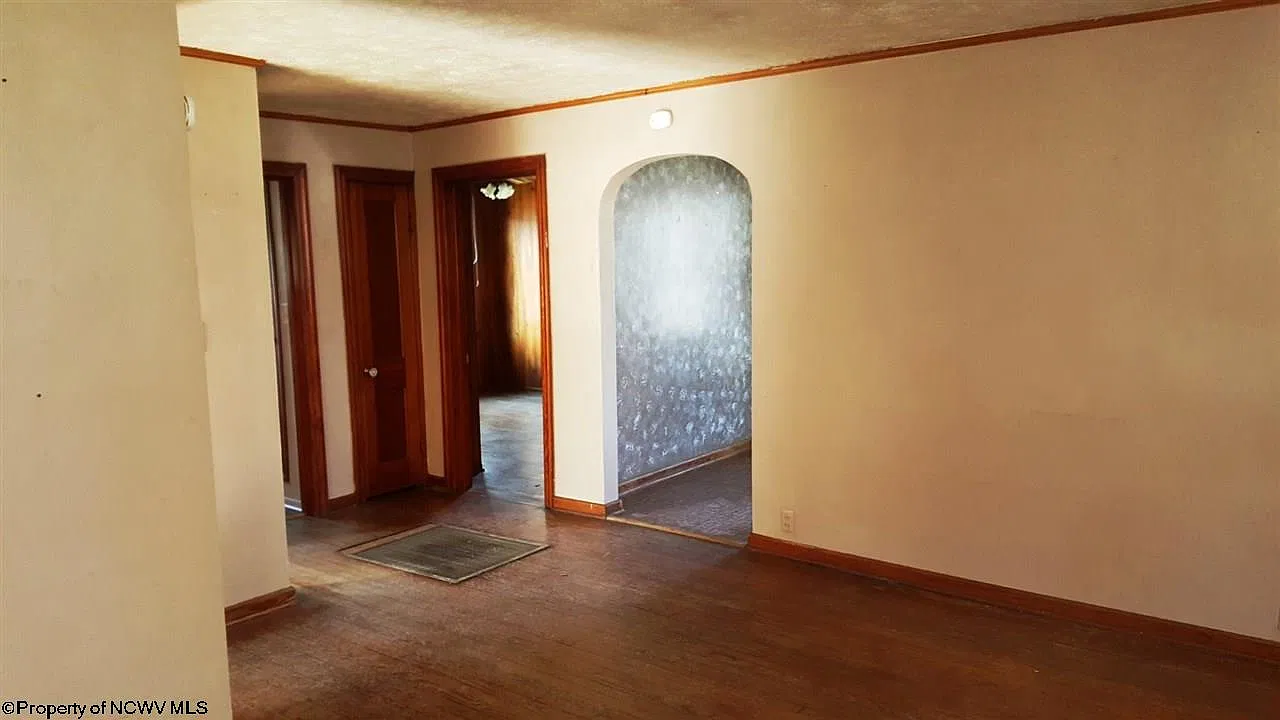 2 bed, 1.0 bath, $850 — Photo 2