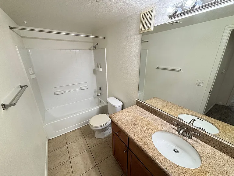 4400 S Jones Blvd #1041 — Photo 12
