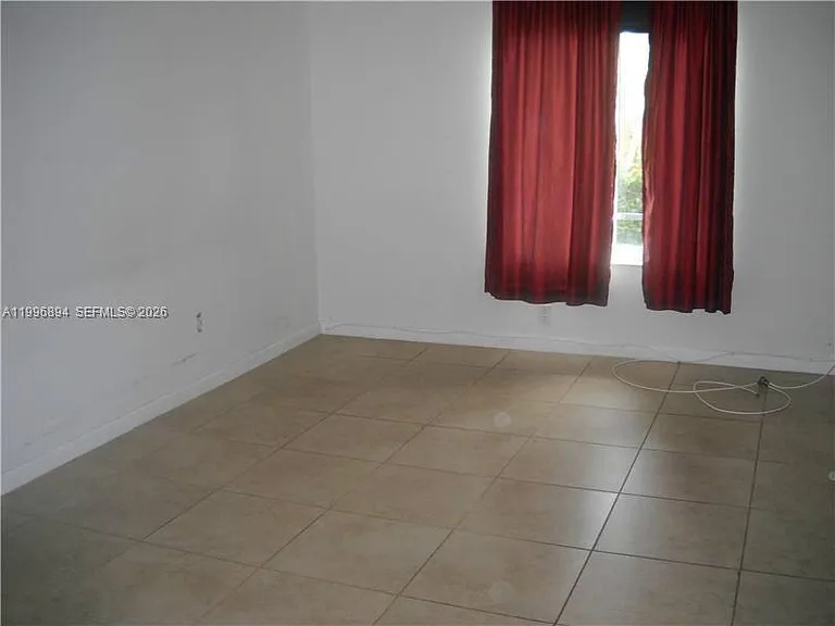 1040 92nd St #3 — Photo 6
