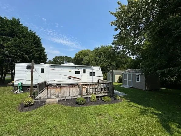 87 Blue Point Dr, Horntown, VA 23395