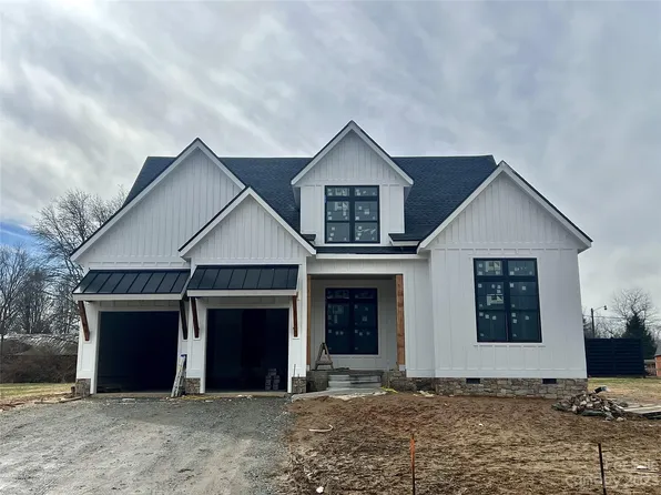 122 Wintercress Dr, Mills River, NC 28759