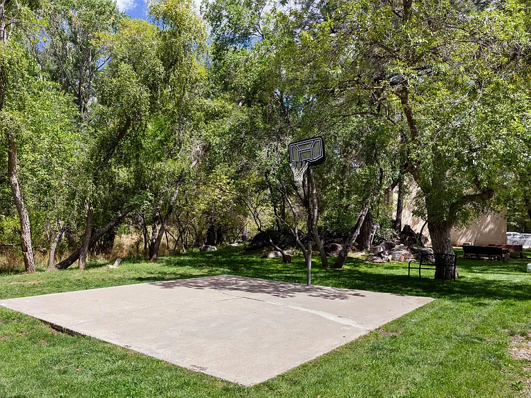 Country Club Circle — Photo 11