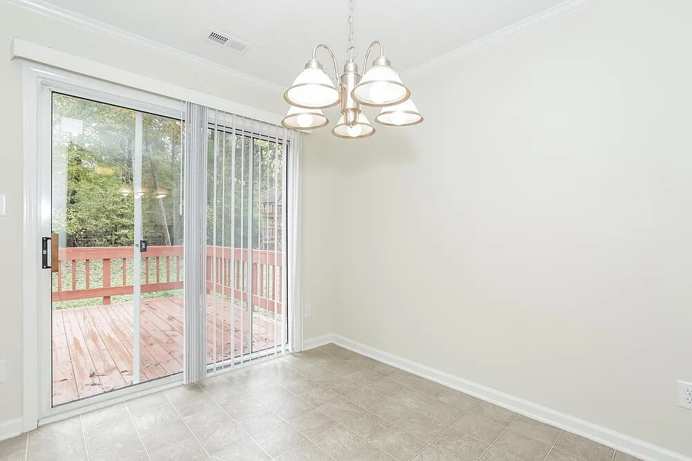 3 bed, 2.0 bath, 1433 sqft, $1,995 — Photo 4