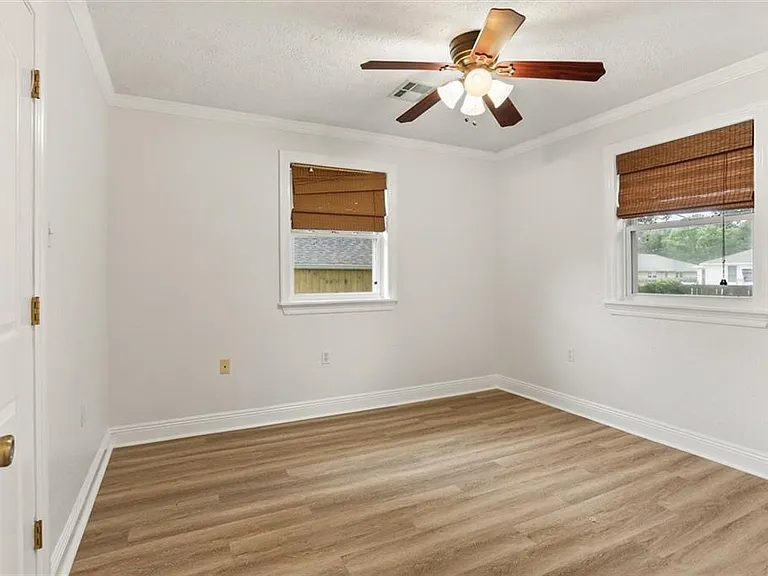6130 Orleans Ave — Photo 7