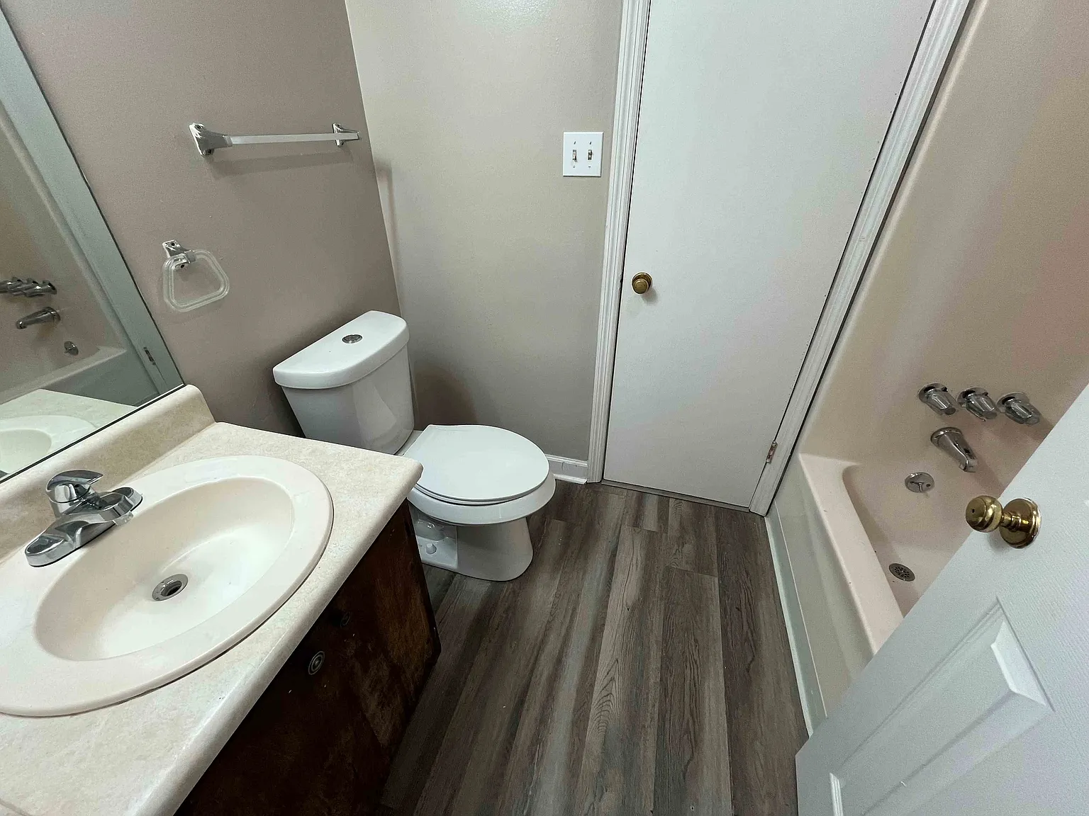 318 Tammy St SW — Photo 1