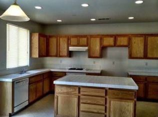 12976 Dos Palmas Rd, Victorville, CA 92392