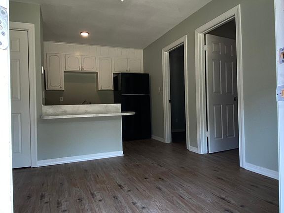 5th image of 2001 E Avenue A #1