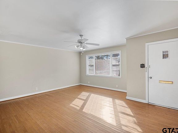 5th image of 201 Woodbine Dr