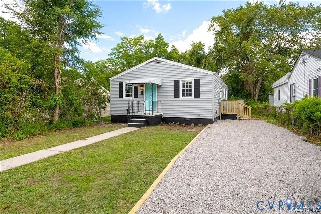 3 bed, 2.0 bath, 1040 sqft, $1,900 — Photo 2