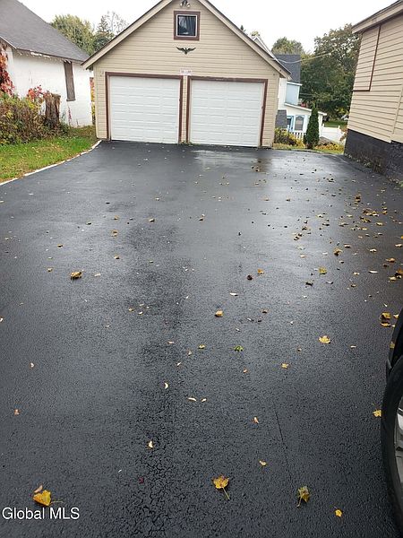 3rd image of 34 3rd Avenue