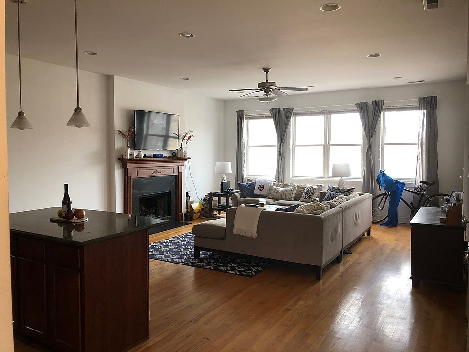 LARGE LIVING ROOM KITCHEN COMBO