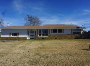 1504 Lake Rd, Henryetta, OK 74437