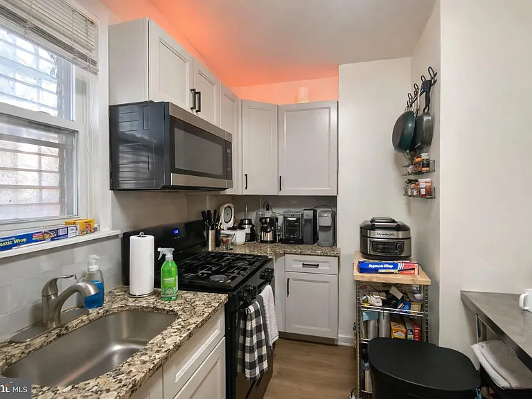 3215 Summer St — Photo 15