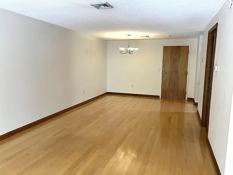116 Bluestone Dr — Photo 6