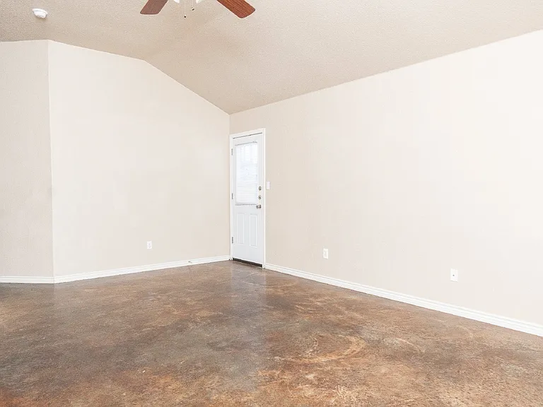 4102 Cambridge Dr #B — Photo 2