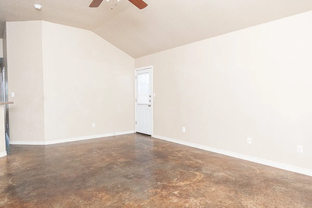 Building Photo - 4102 Cambridge Dr #B
