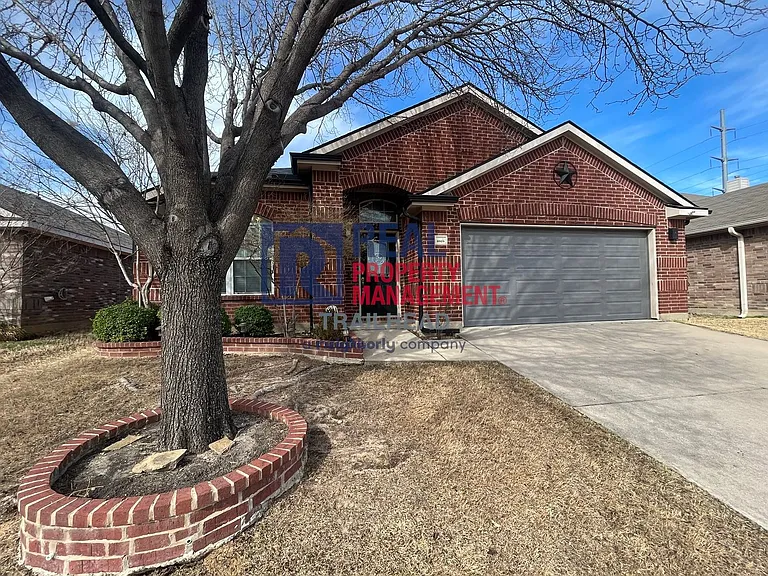 3929 Eaglerun Dr — Photo 2