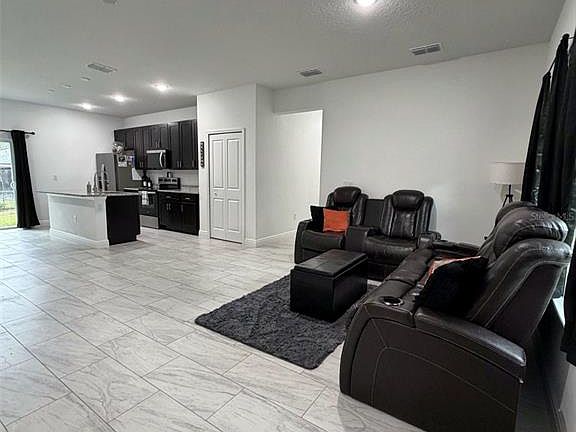 5th image of 104 W GONDOLIER PLACE