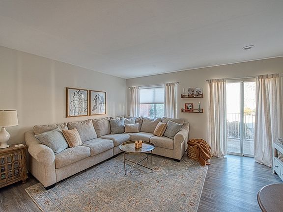 5th image of 35 Bayberry Dr APT 2
